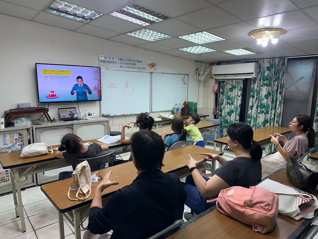 打造親子共學，孩子與父母、爺奶一起快樂學手語